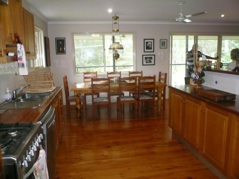 6 Kooberry Street, Macleay Island QLD 4184