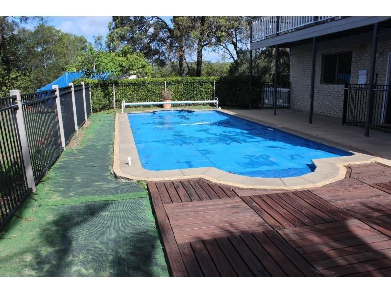 10 Boat Harbour Avenue, Macleay Island QLD 4184