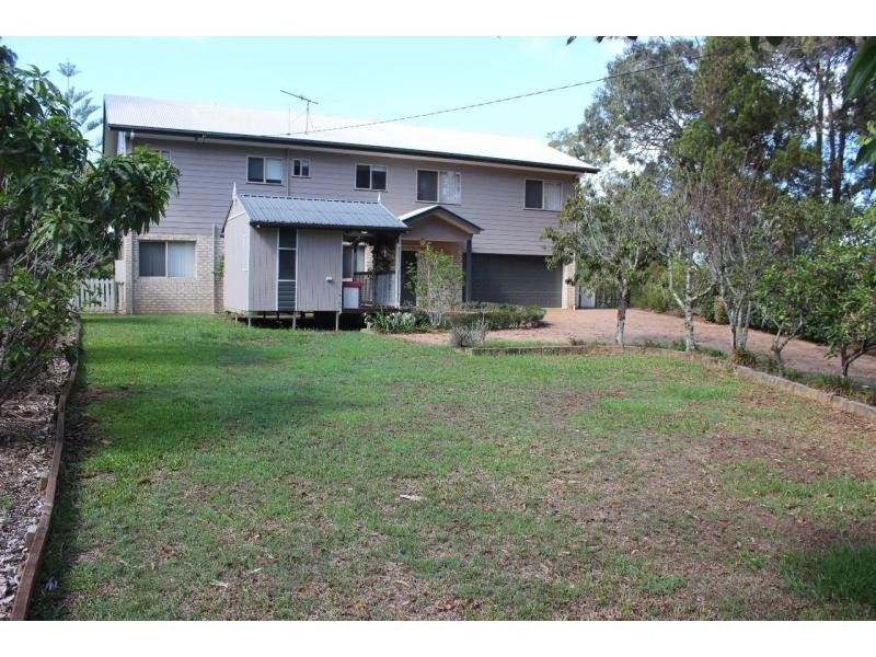 10 Boat Harbour Avenue, Macleay Island QLD 4184