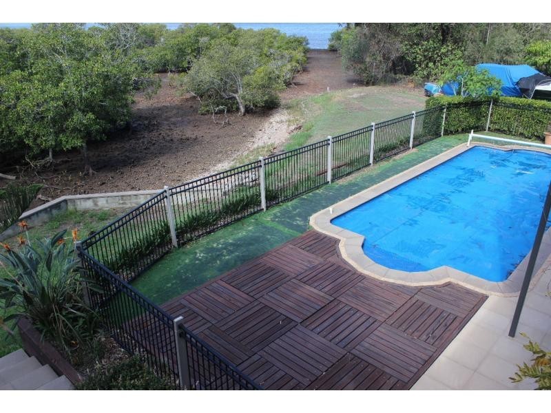 10 Boat Harbour Avenue, Macleay Island QLD 4184