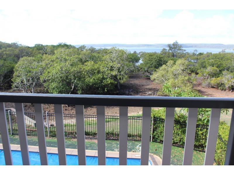 10 Boat Harbour Avenue, Macleay Island QLD 4184