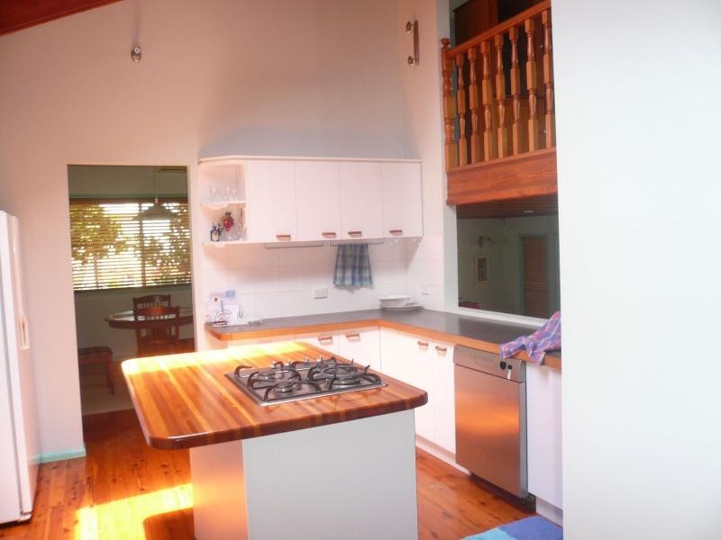 27 Cliff Terrace, Macleay Island QLD 4184