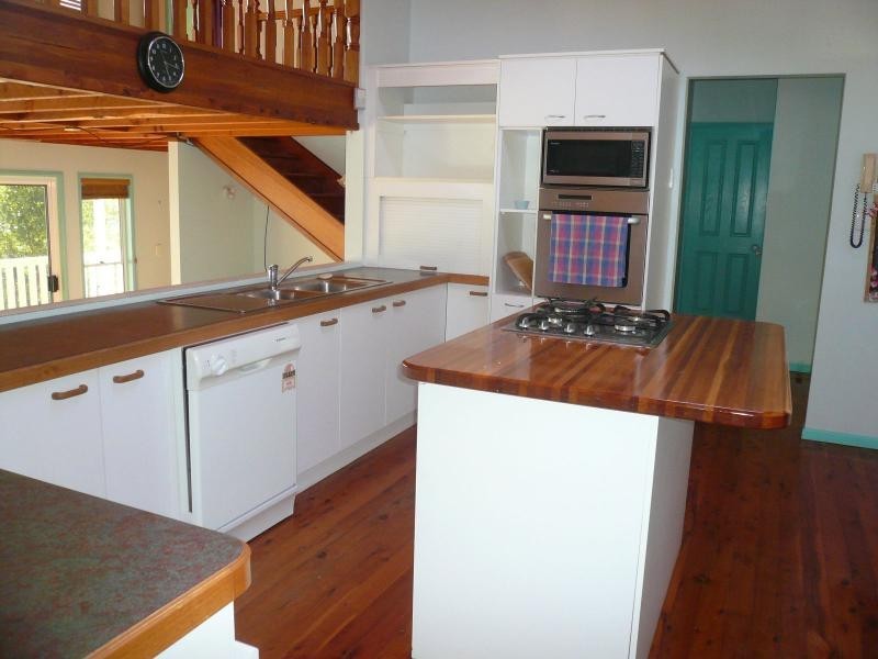 27 Cliff Terrace, Macleay Island QLD 4184