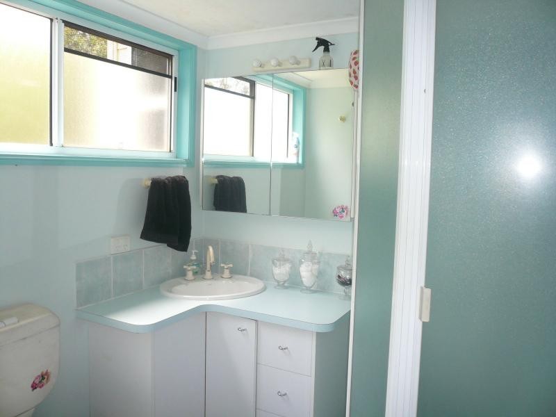 27 Cliff Terrace, Macleay Island QLD 4184