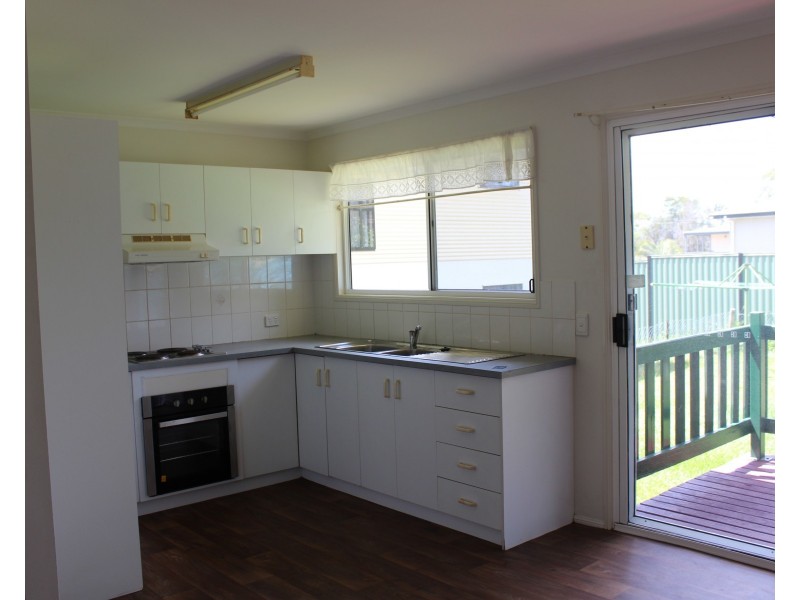 18 Kooberry Street, Macleay Island QLD 4184