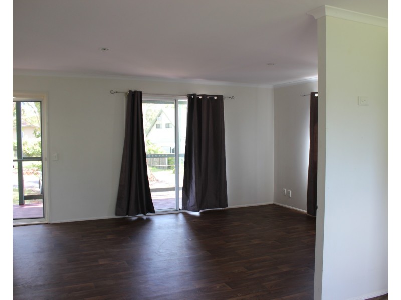 18 Kooberry Street, Macleay Island QLD 4184