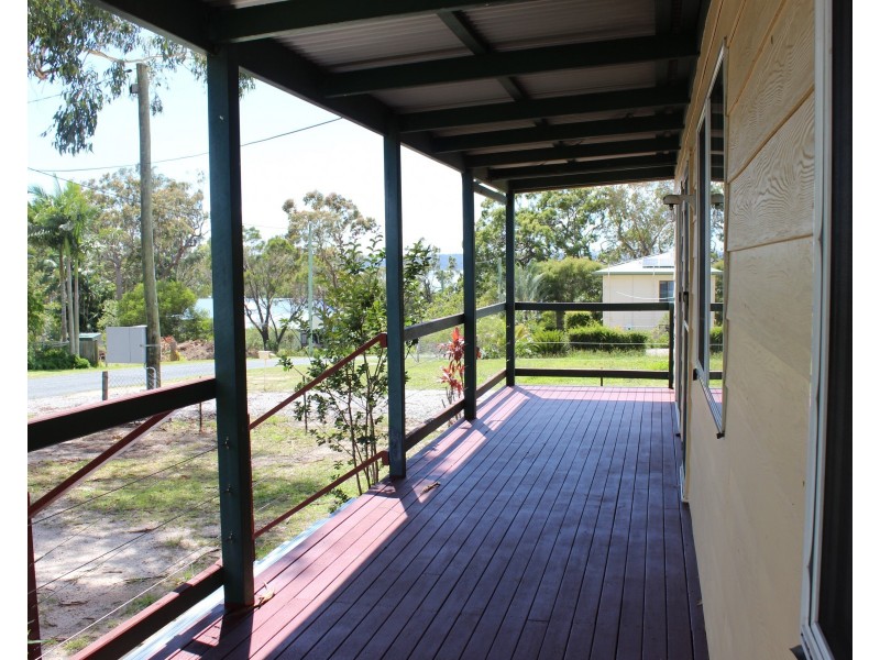 18 Kooberry Street, Macleay Island QLD 4184