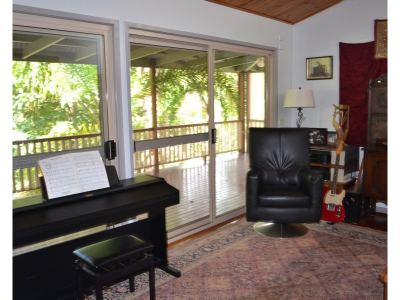8 Kalara Street, Macleay Island QLD 4184