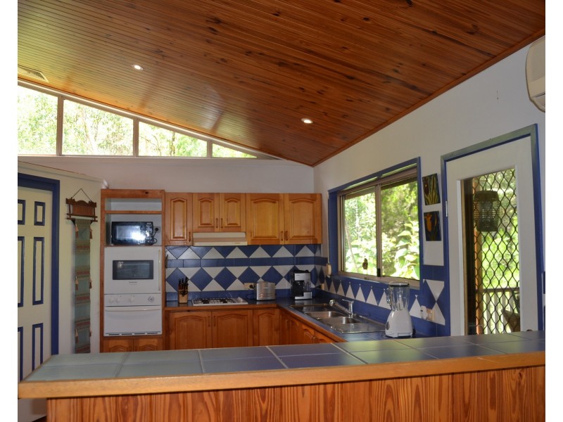 8 Kalara Street, Macleay Island QLD 4184