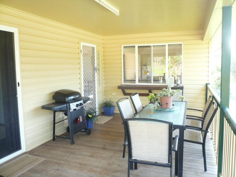 10 Granadilla Street, Macleay Island QLD 4184