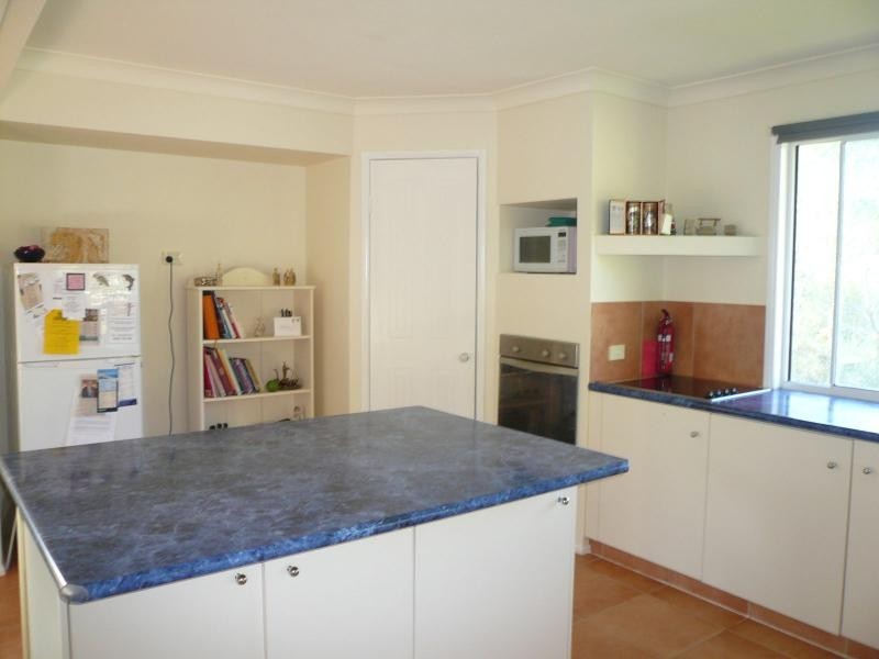 10 Granadilla Street, Macleay Island QLD 4184