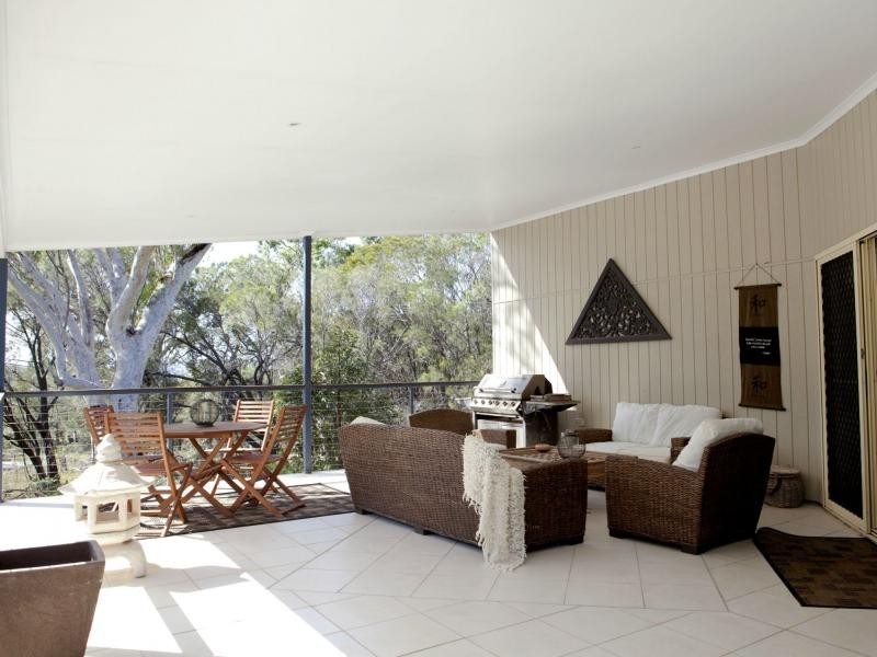 6 Wake Street, Macleay Island QLD 4184