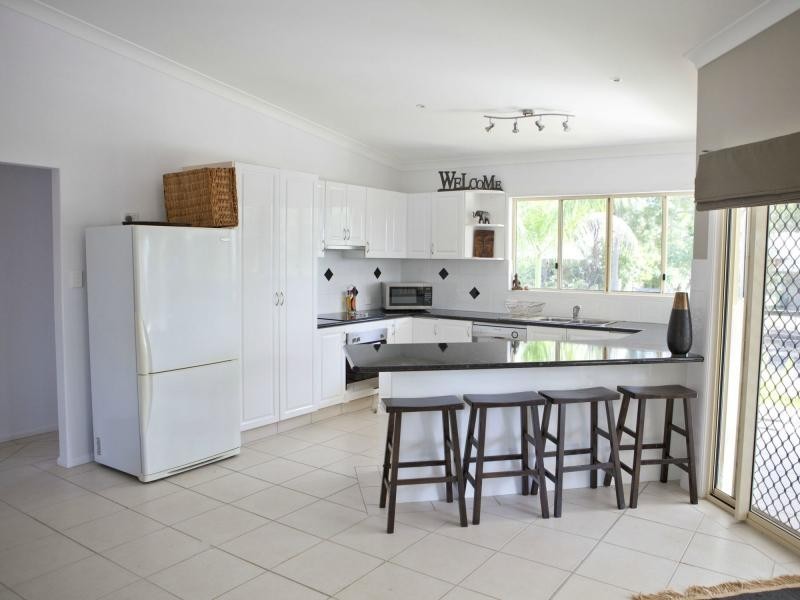 6 Wake Street, Macleay Island QLD 4184