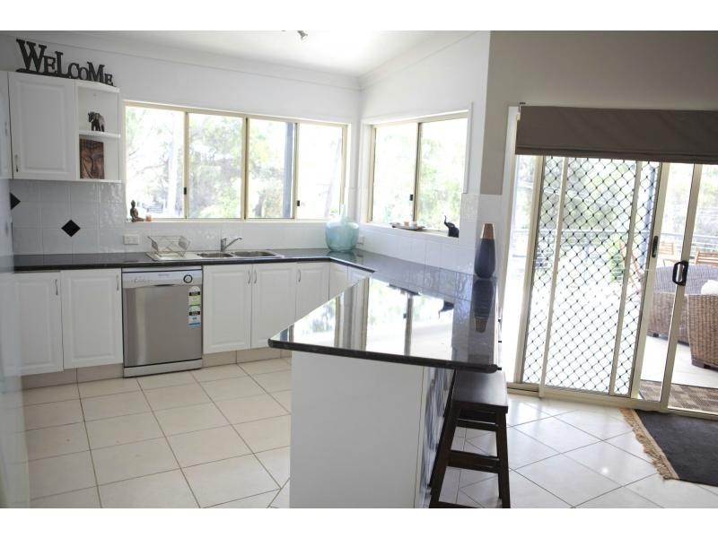 6 Wake Street, Macleay Island QLD 4184