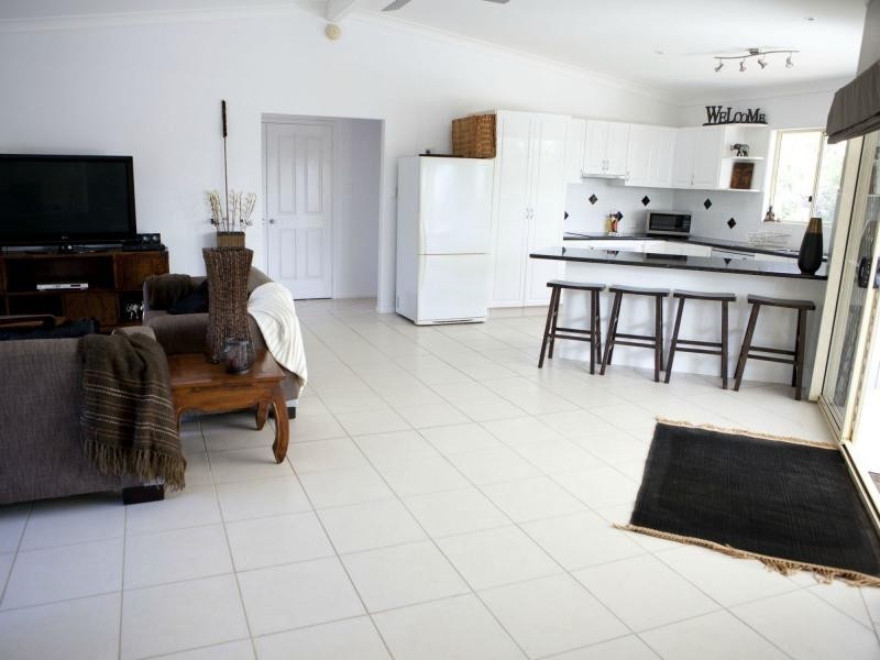 6 Wake Street, Macleay Island QLD 4184