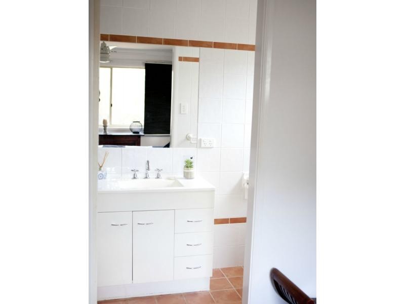 6 Wake Street, Macleay Island QLD 4184