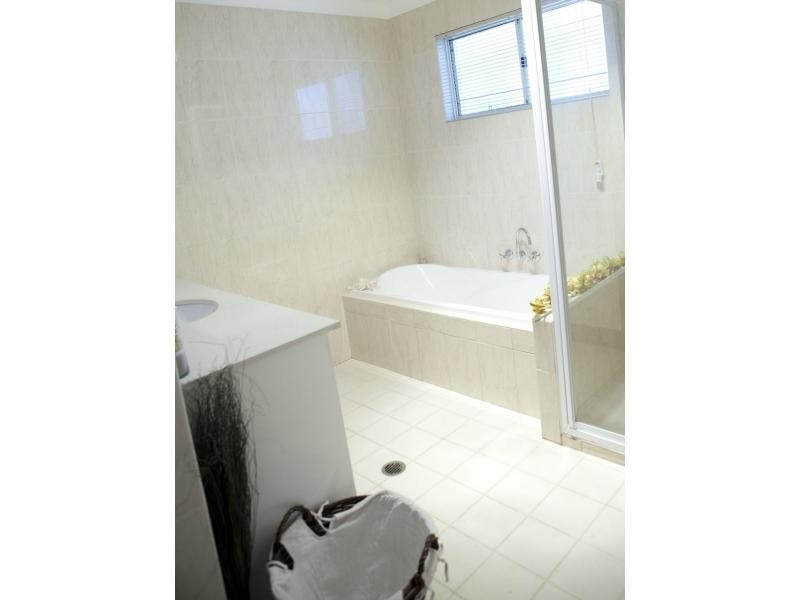 6 Wake Street, Macleay Island QLD 4184