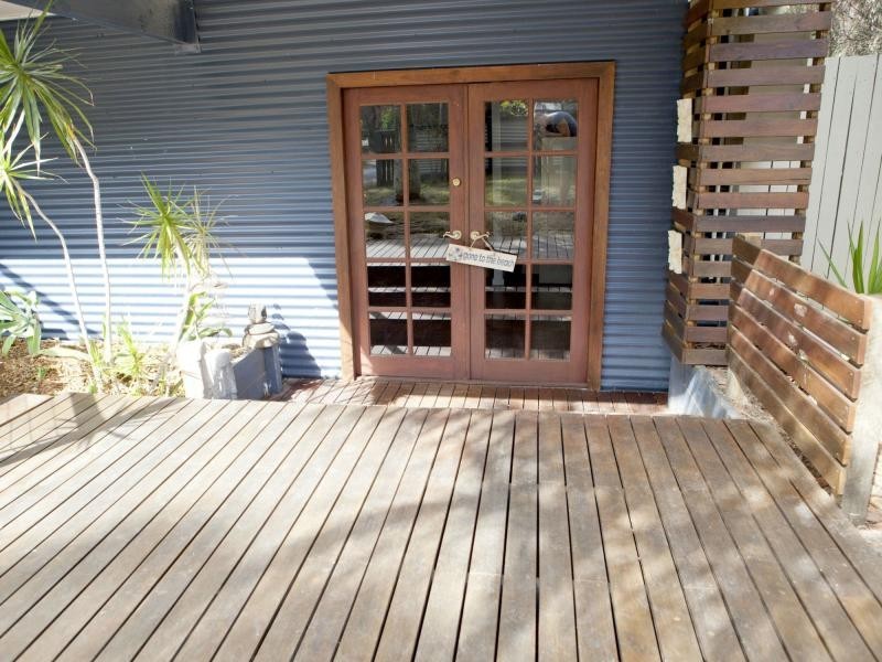 6 Wake Street, Macleay Island QLD 4184