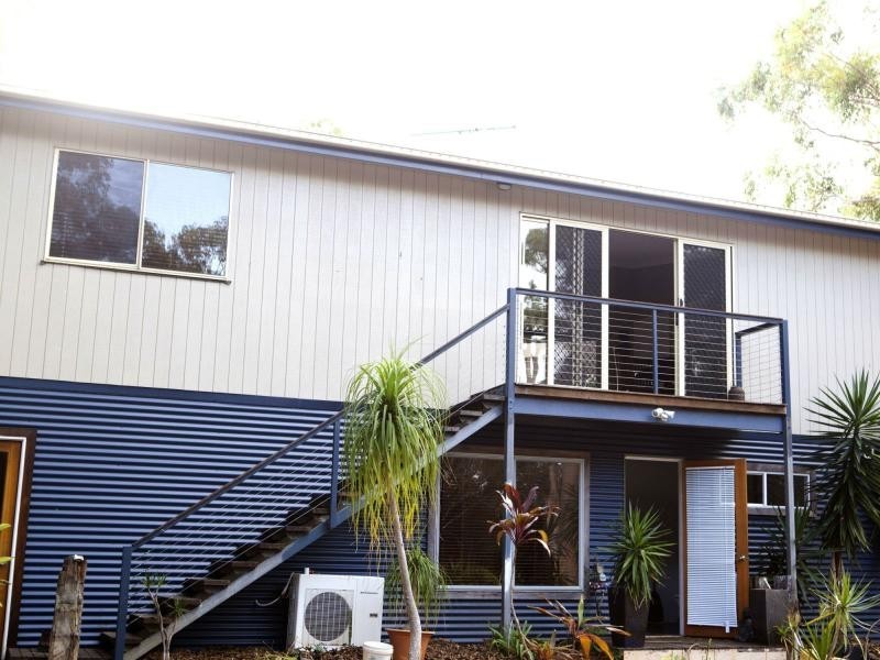 6 Wake Street, Macleay Island QLD 4184