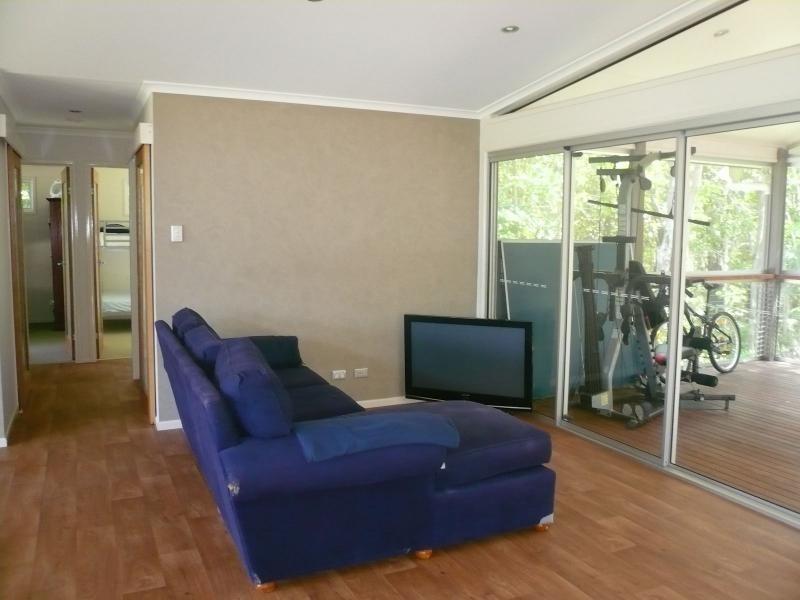 7 Donald Street, Macleay Island QLD 4184