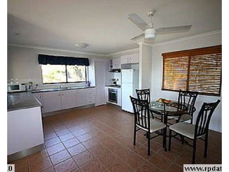 19 Oomool Street, Macleay Island QLD 4184