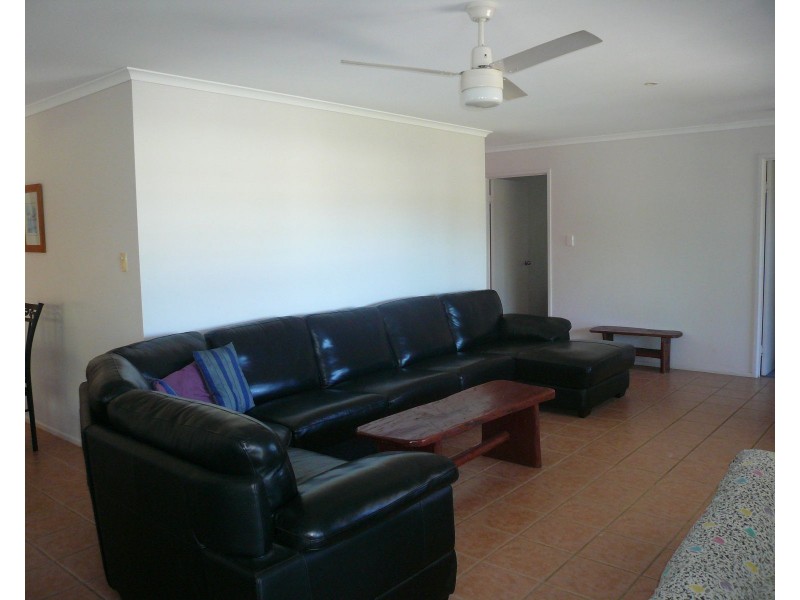 19 Oomool Street, Macleay Island QLD 4184