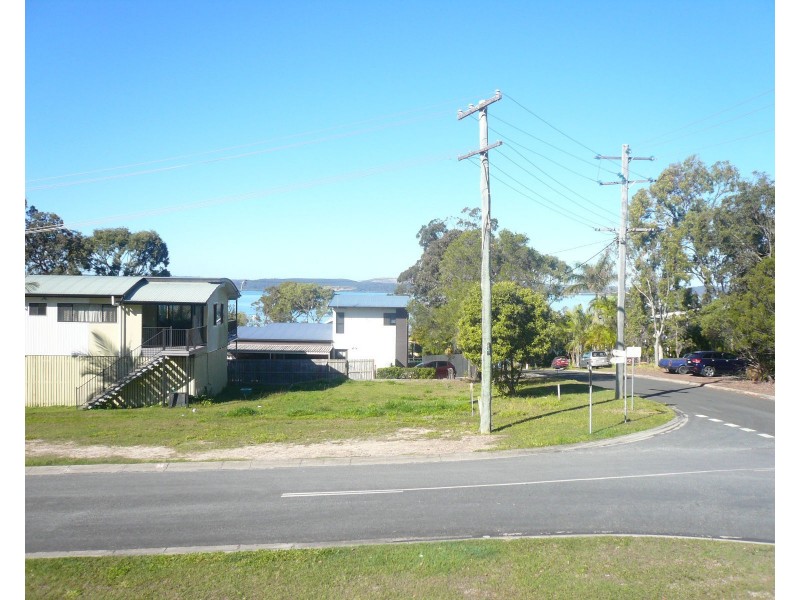 19 Oomool Street, Macleay Island QLD 4184