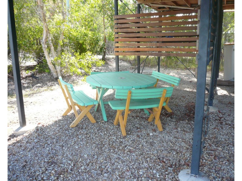 19 Oomool Street, Macleay Island QLD 4184