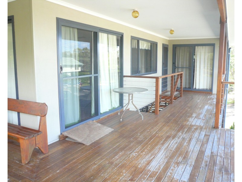 19 Oomool Street, Macleay Island QLD 4184