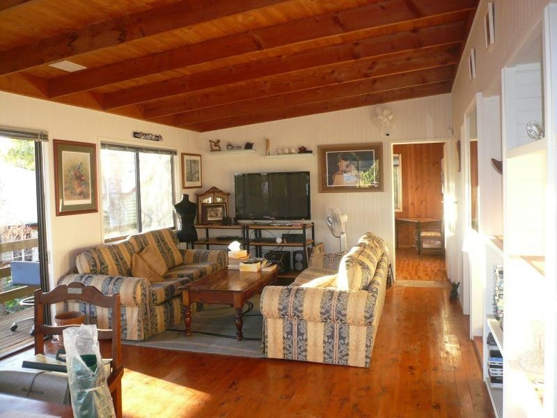 19 Eastbourne Terrace, Macleay Island QLD 4184