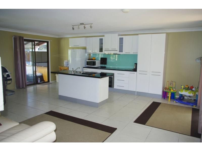 83 Coondooroopa Drive, Macleay Island QLD 4184