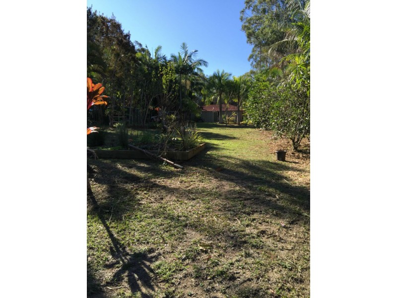 24 Treasure Island Avenue St, Karragarra Island QLD 4184
