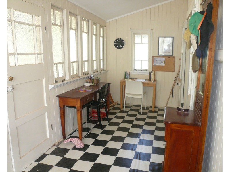 17 Sandpiper Parade, Macleay Island QLD 4184