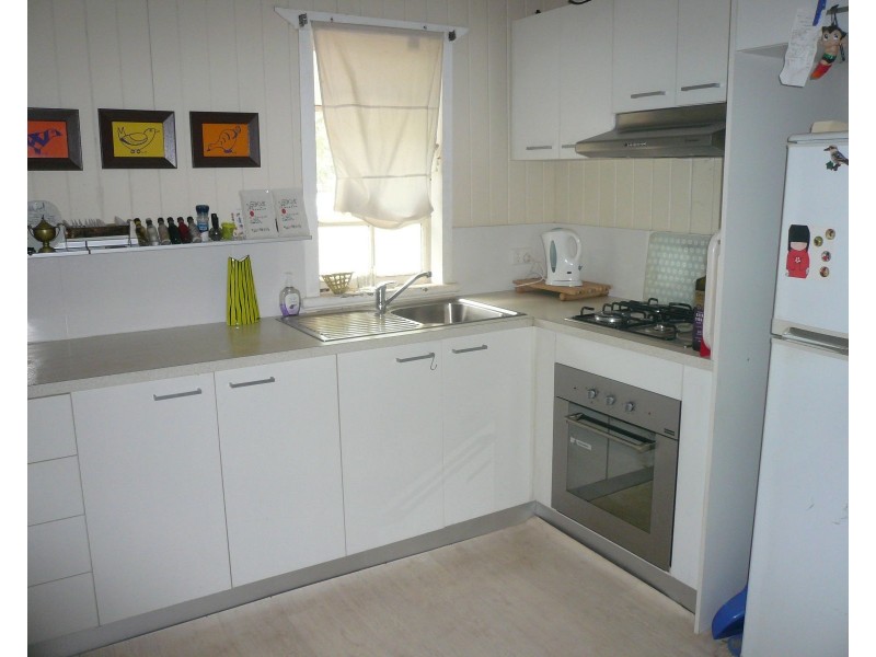 17 Sandpiper Parade, Macleay Island QLD 4184