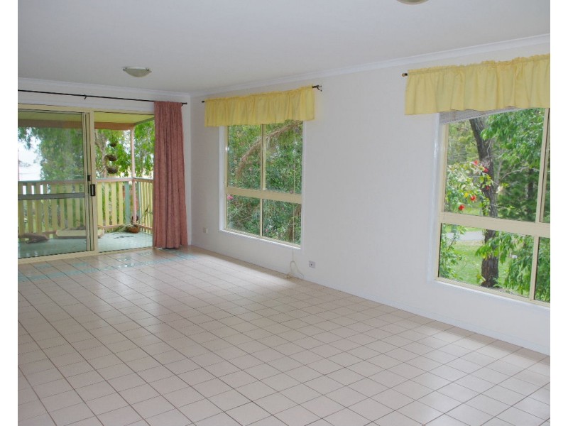 38 Blue Bay Crescent, Macleay Island QLD 4184