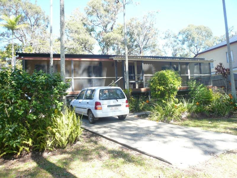 30 Blue Bay Crescent, Macleay Island QLD 4184