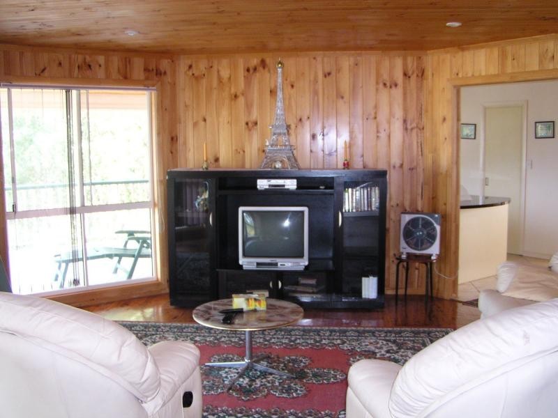 7 Ilya Street, Macleay Island QLD 4184