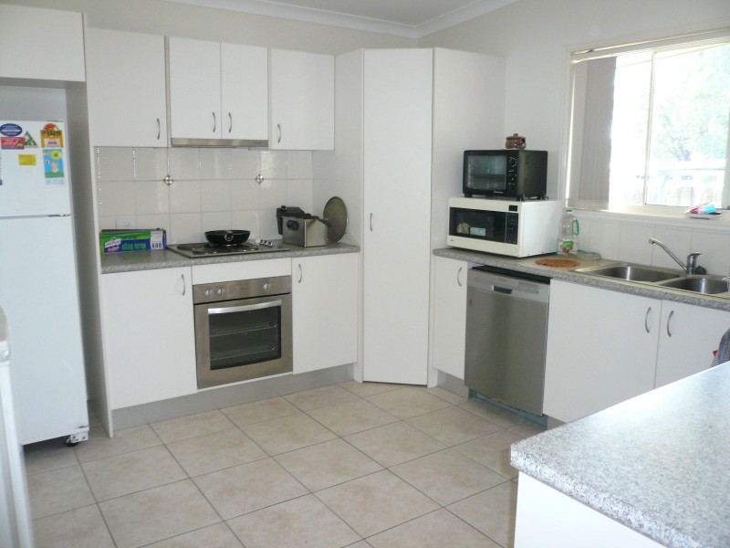 16 Nugent Street, Macleay Island QLD 4184