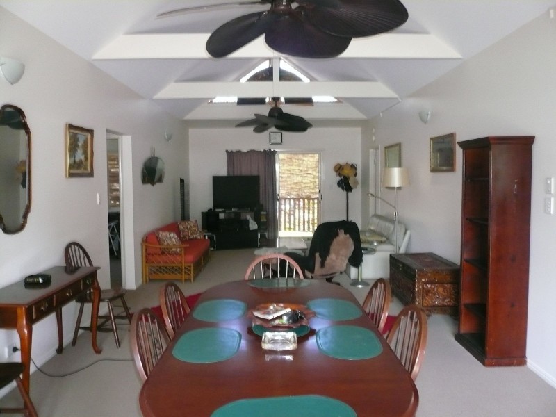 16 Nugent Street, Macleay Island QLD 4184