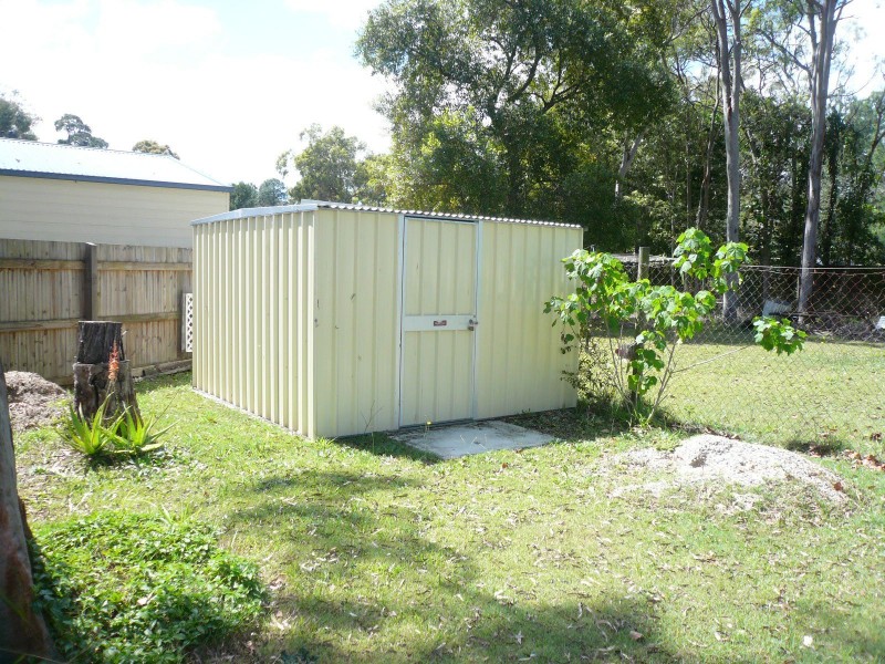 16 Nugent Street, Macleay Island QLD 4184