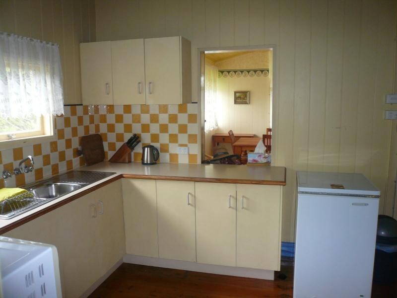 27 Mawarra Street, Macleay Island QLD 4184