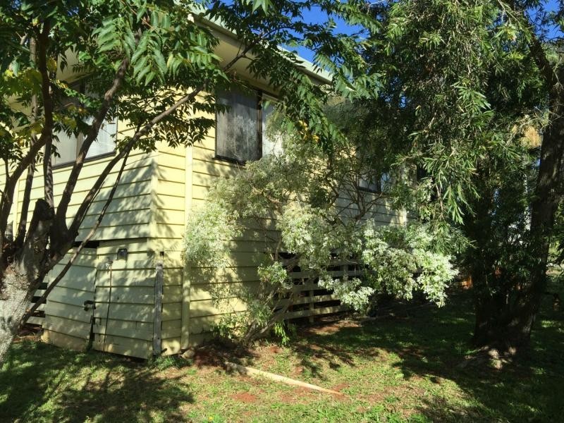 1 Allambie Street, Macleay Island QLD 4184
