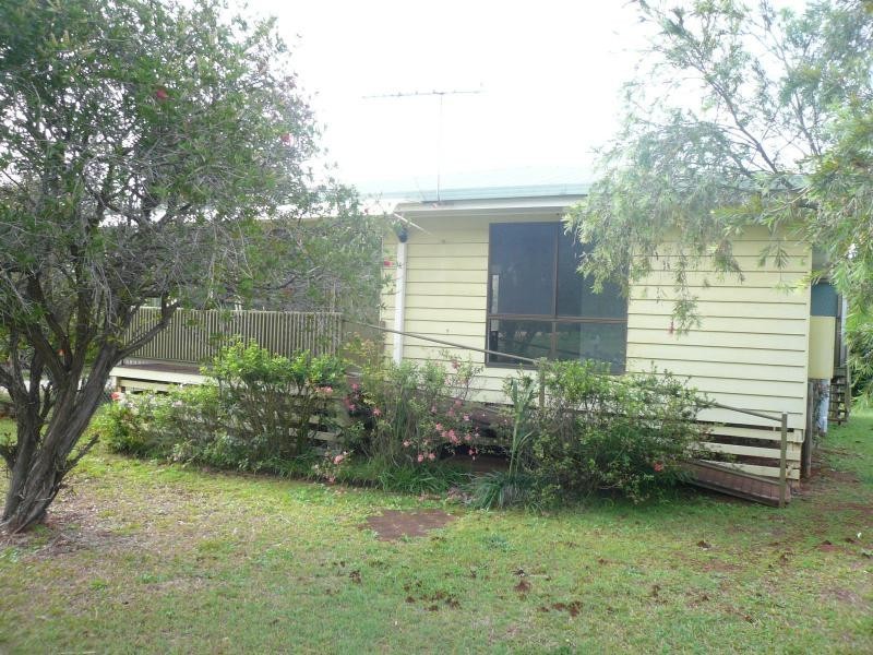 1 Allambie Street, Macleay Island QLD 4184