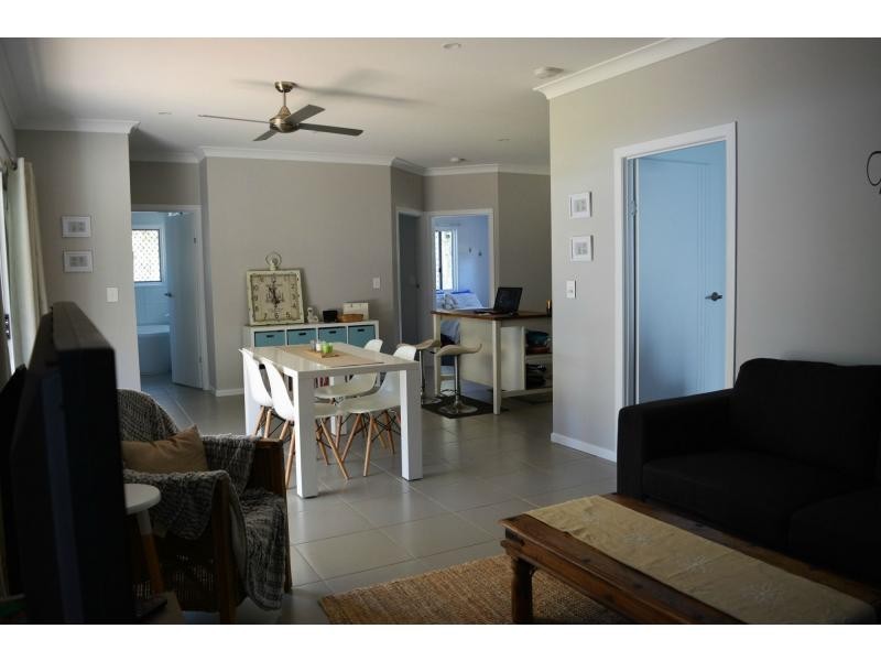 10 Natone Terrace, Macleay Island QLD 4184