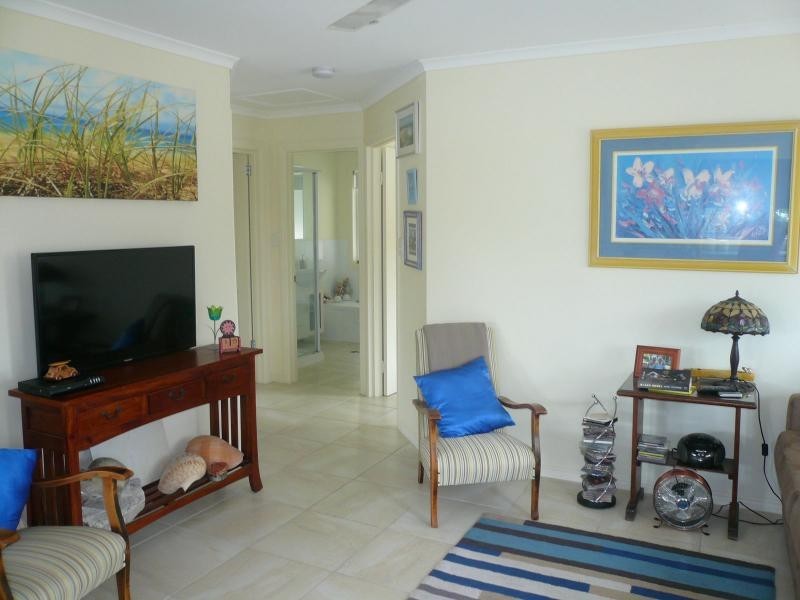 12 Hastings Terrace, Macleay Island QLD 4184