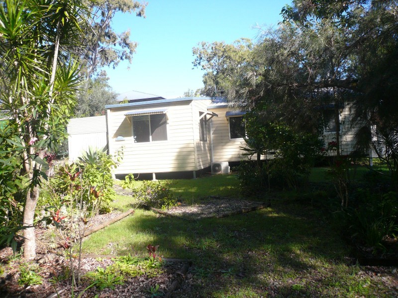 25 Columbia Street, Macleay Island QLD 4184