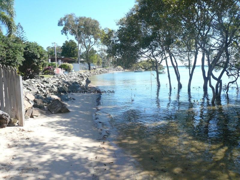 1 Dinjerra Street, Macleay Island QLD 4184