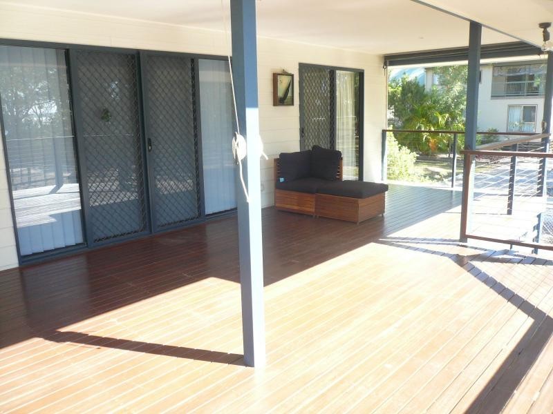 1 Dinjerra Street, Macleay Island QLD 4184