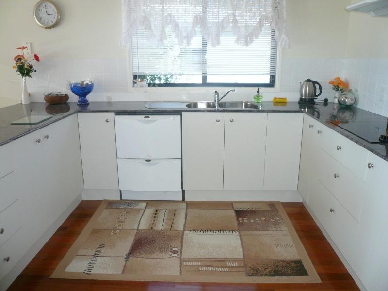 1 Dinjerra Street, Macleay Island QLD 4184