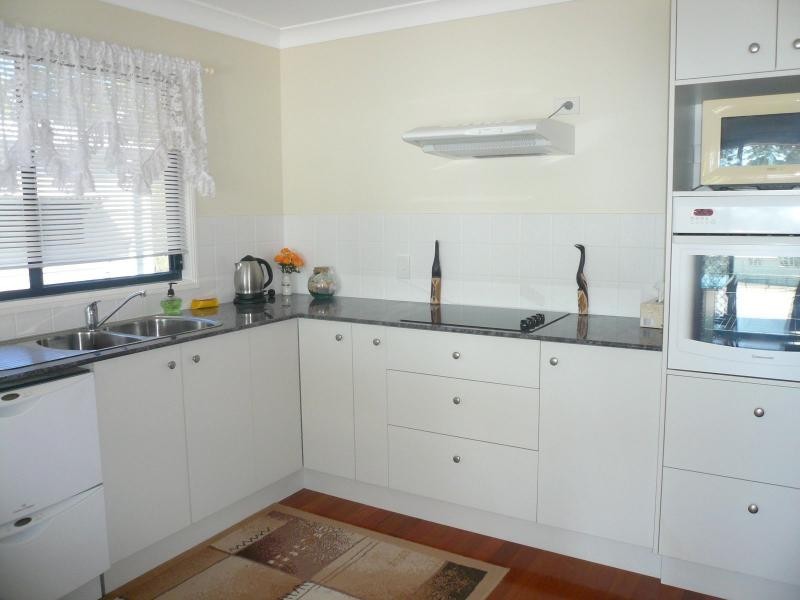 1 Dinjerra Street, Macleay Island QLD 4184